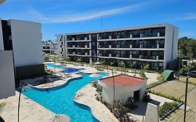 Flat luxo com varanda gourmet no Makia Resort em Muro Alto 4 pessoas